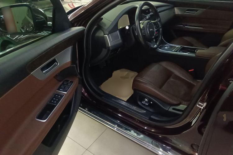 Used Jaguar XFL 2018 XFL 2.0T 250 PS Premium Edition Driver Seat