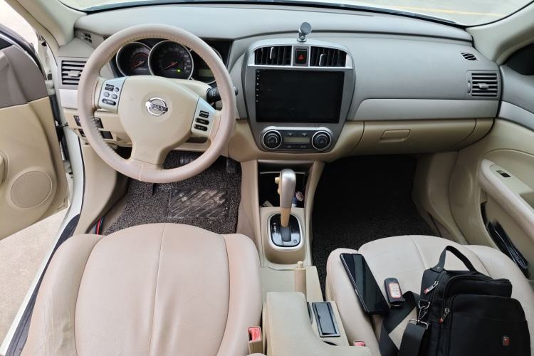 Used Nissan Sylphy 2012 Classic 1.6XE Automatic Comfort Edition Center Console