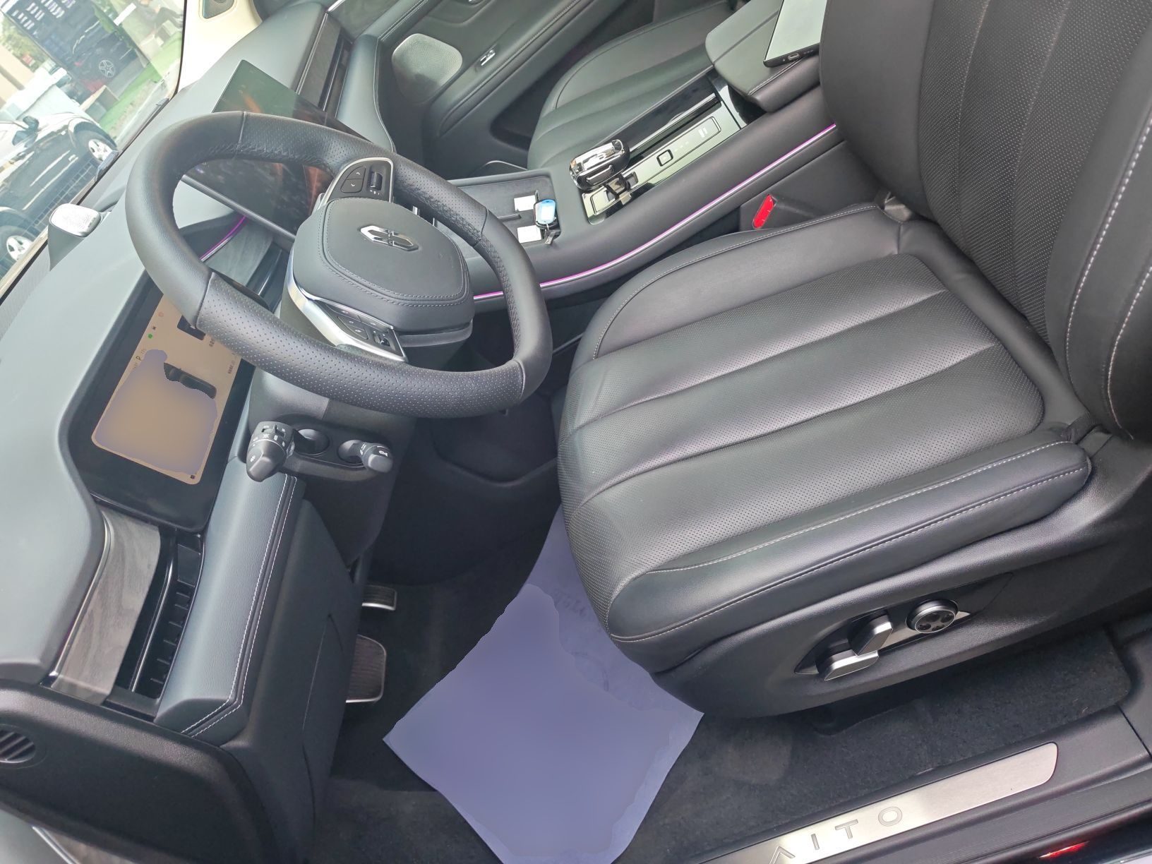 Переднее сиденье в автомобиле