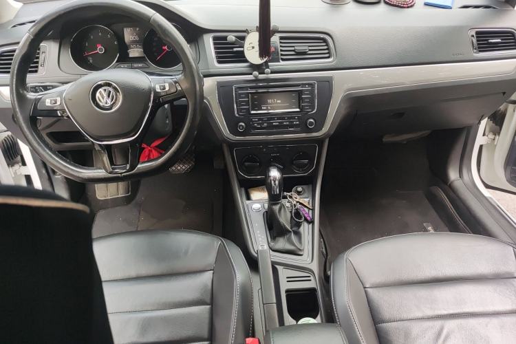 Used Volkswagen Lavida 2015 1.6L Automatic Comfort Edition
