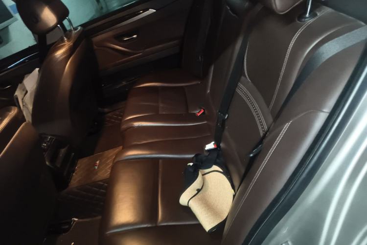 Used BMW 5 Series 2017 525Li Luxury Design Package Left Rear Seat