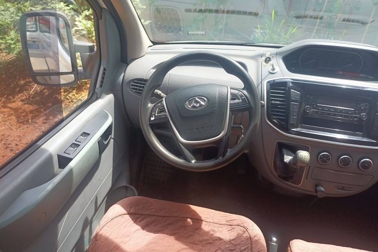 Used SAIC MAXUS Xintu V80 2018 2.5T 6-speed manual Aoyuntong short-wheelbase ultra-low roof 5- or 6-seat model
