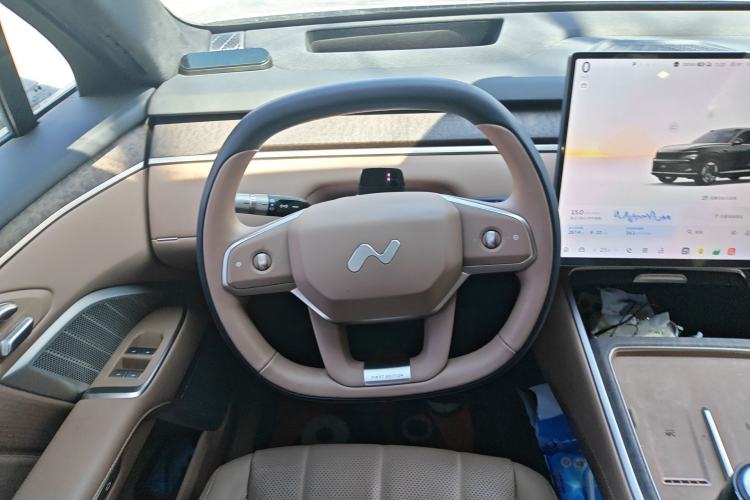 Used ONVO Luxeed L90 2025 Model—Max Six-Seater Version Steering Wheel