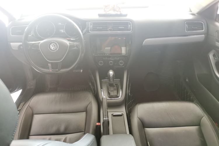 Used Volkswagen Sagitar 2016 230TSI 25th Anniversary Edition Center Console