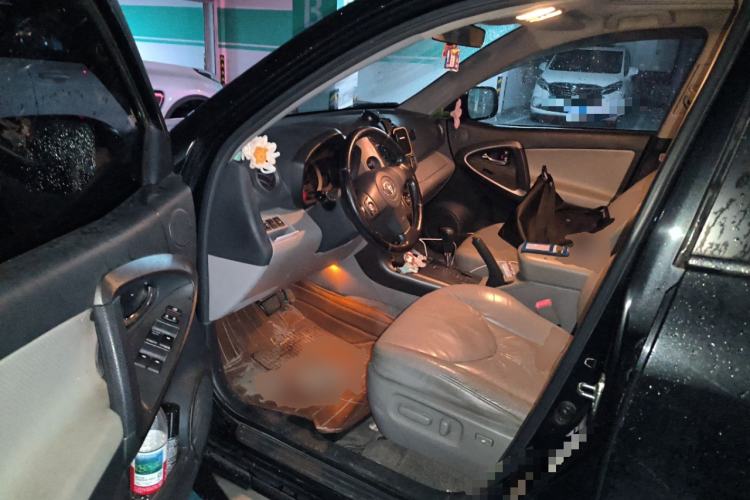 Used Toyota RAV4 2010 2.4L Automatic Deluxe Upgrade Edition Driver Seat