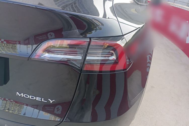 Used Tesla Model Y 2023 Long-Range All-Wheel-Drive Version