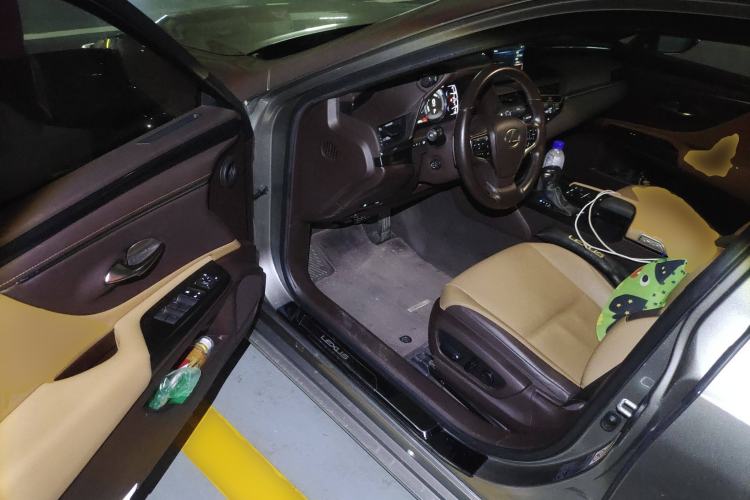 Used Lexus ES 2018 300h Premier Edition China VI Standard