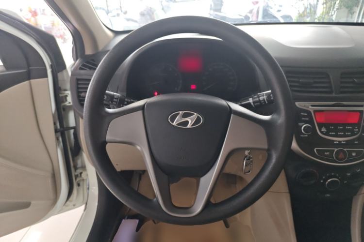 Used Hyundai Verna (older generation) 2014 1.4L Manual Smart GLS Trim Steering Wheel