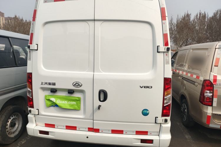 Used SAIC MAXUS Xintu V80 2023 2.0T Manual Classic City Delivery King Short Wheelbase Mid-Roof 3-Seater