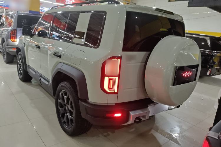 Used Formula Leopard 5 2023 Cloud Ride Flagship Edition Exterior 2