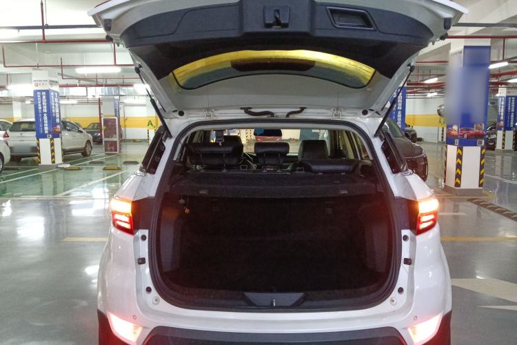 Used JMC Yusheng S330 2016 1.5L GTDi Automatic Two-Wheel Drive Prestige Edition Trunk