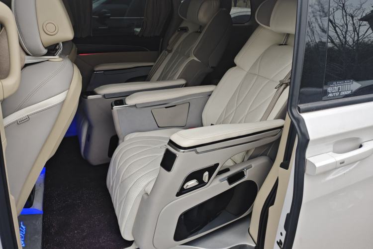 Used Buick GL8 2022 ES Landtrek 653T Luxury Edition