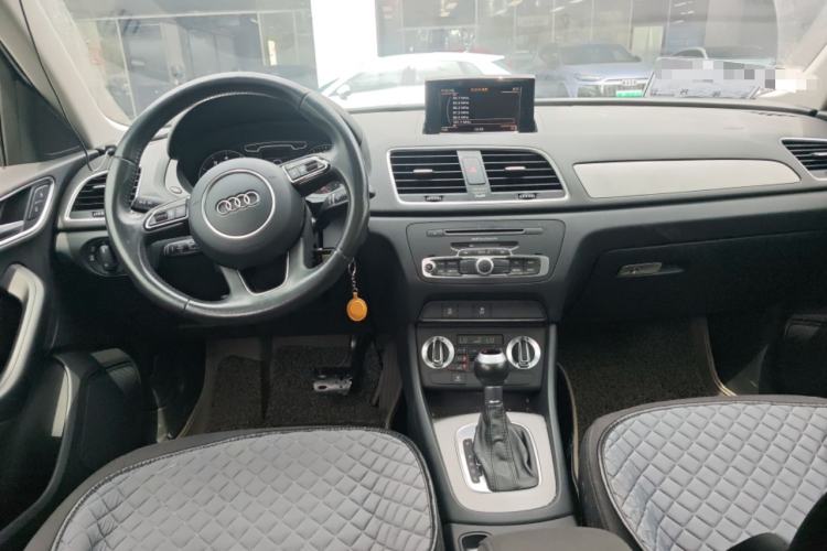 Used Audi Q3 2015 35 TFSI Ambition Edition Center Console