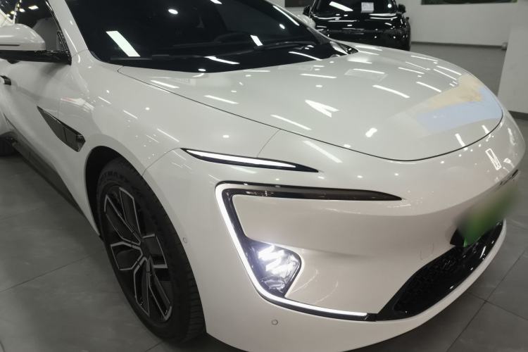 Used Avatr 12 2025 Refresh Max Extended-Range Version Front Right 45 Deg