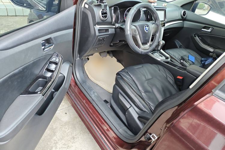 Used Venucia T70 2016 2.0L CVT Smart Edition