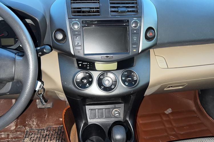 Used Toyota RAV4 2012 Luxurious Edition 2.0L Automatic All-Wheel Drive