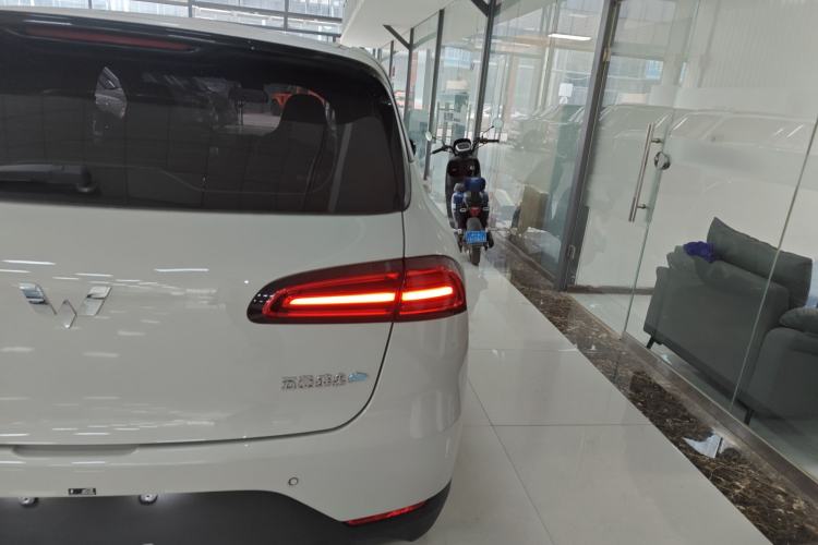 Used Wuling Bingo PLUS 2024 510 km Range 5-Seater Version Right Rear Taillight