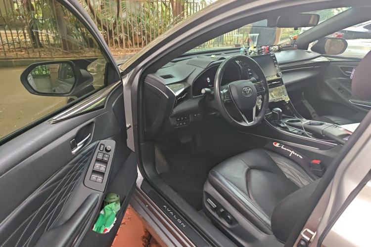 Used Toyota Avalon 2019 Dual-Engine 2.5L XLE Prestige Version China VI Standard