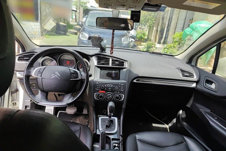 Used Citroen C4L 2014 1.8L Intelligent Drive Automatic Dynamic Model Center Console