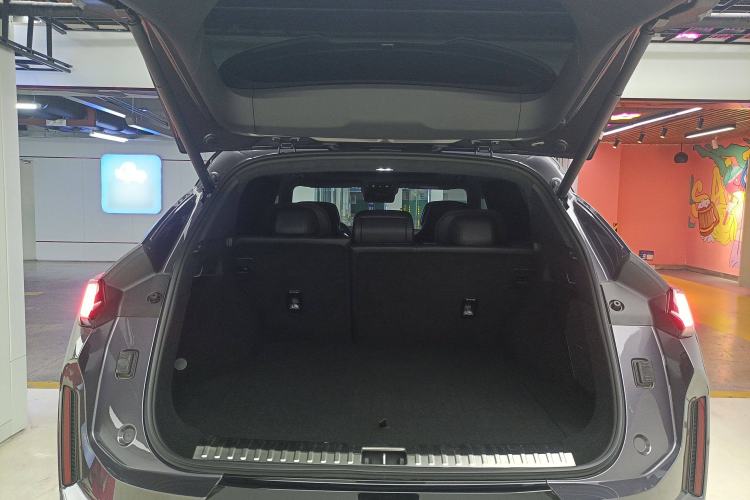 Used Lynk & Co 08 EM-P 2023 220 km Limited-Time Edition
