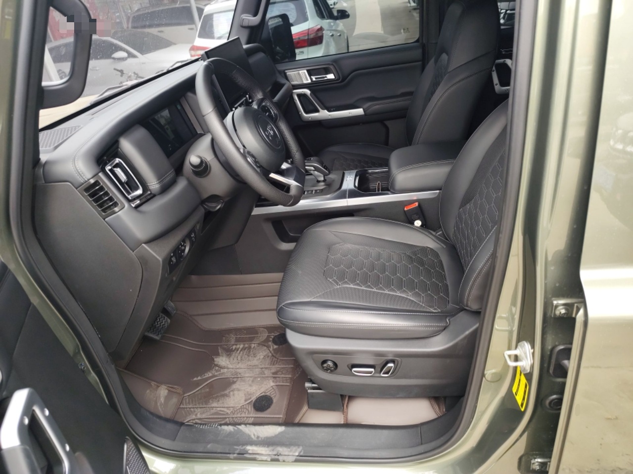 المقاعد الأمامية داخل السيارة