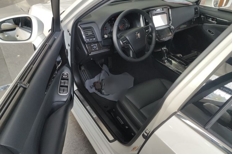 Used Toyota Crown 2018 2.0T Fashion Edition
