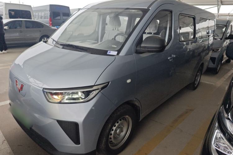 Used Wuling Yangguang 2024 300KM Comfort Version Passenger Van 75kW