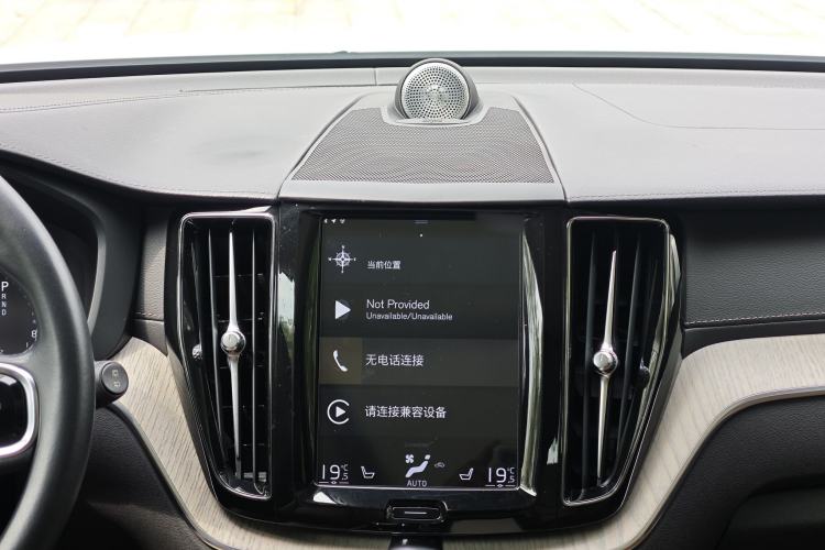 Used Volvo XC60 2020 T5 4x4 Smart Luxury Edition Audio And AC Panel