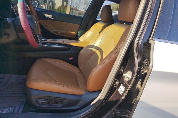 Used Toyota Avalon 2019 Dual-Engine 2.5L Limited Flagship Edition China V Standard Left Front Seat