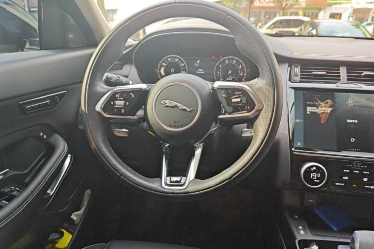Ojetý Jaguar E-PACE 2024 YAO Black Sport Edition R-DYNAMIC SE BLACK