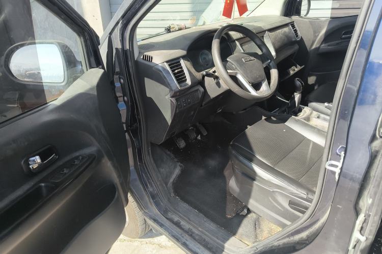 Used Jinbei Gold Hiace M Classic 2023 1.5L Travel Lion Passenger Vehicle 5/6/7 Seats