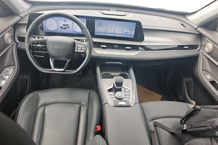 Used Chery Tiggo 8 PRO 2025 290T Two-Wheel-Drive Luxury Edition Center Console
