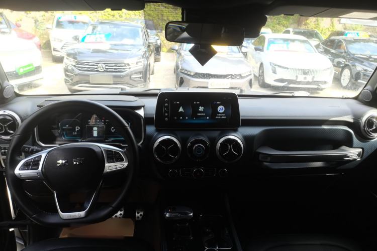 Used BAIC Off-Road BJ40 2023 2.0D Automatic Four-Wheel Drive Blade Hero Edition Adventurer Type Center Console