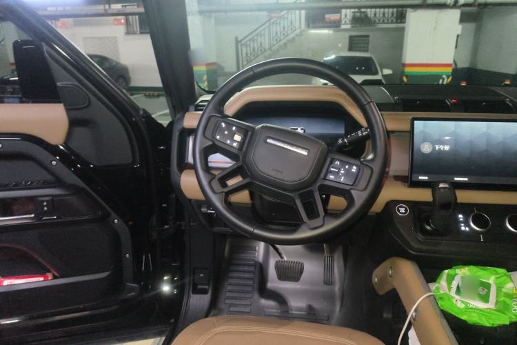 Used Land Rover Defender 2025 110 3.0T P400 – Dynamic HSE Steering Wheel