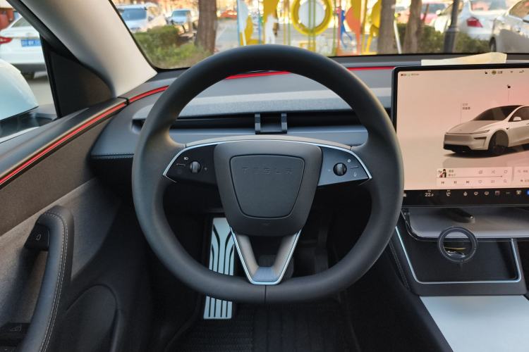 Used Tesla Model Y 2025 Rear-Wheel-Drive Version
