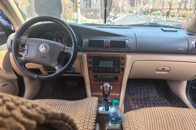 Used Volkswagen Passat 2005 1.8T Automatic Luxury Model Center Console