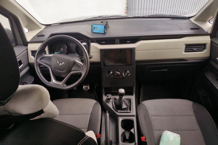 Used Wuling Hongguang PLUS 2019 1.5T Manual Comfort Version 7 Seats