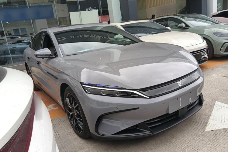 Used BYD Han 2025 DM-i 125KM Prestige Model Front Right 45 Deg