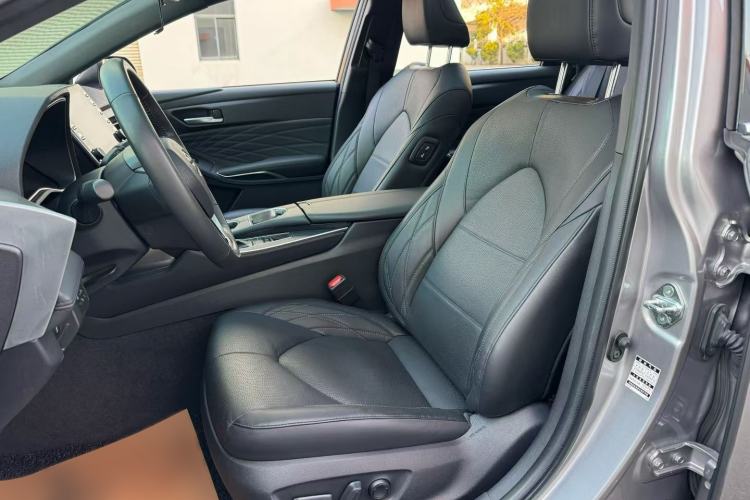 Used Toyota Avalon 2019 Dual-Engine 2.5L XLE Prestige Version China VI Standard