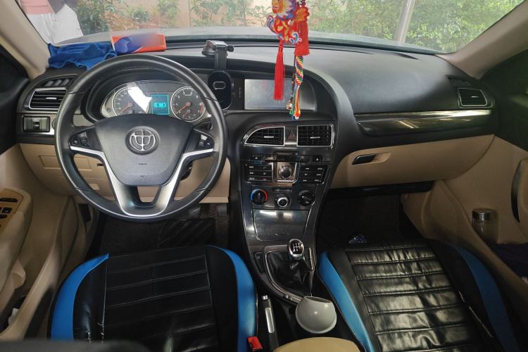 Used Brilliance V5 2012 1.5T Manual Two-Wheel Drive Luxury Version
