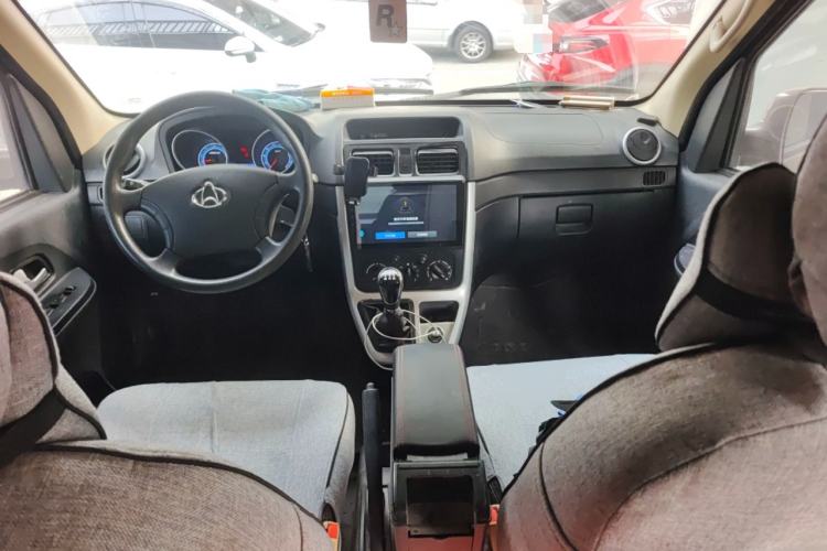Used CHANGAN KAICHENG Ruixing M70 2019 1.5L Comfort Version 6-Seater China VI Standard Flat Roof Liftback Doors – DAM15KL Center Console