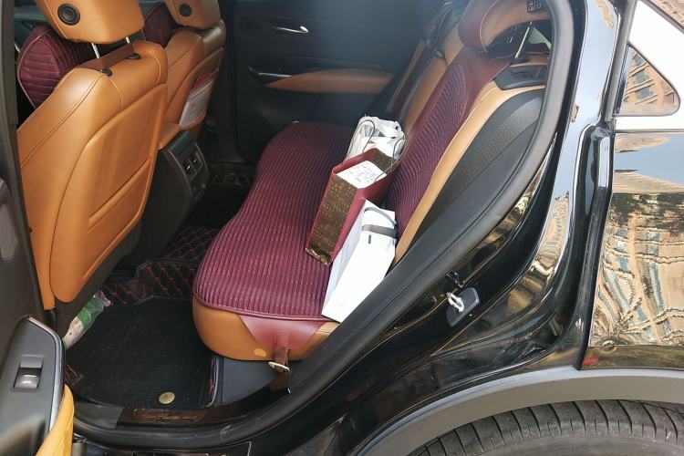 Used Cadillac XT4 2018 28T 4x4 Platinum Edition