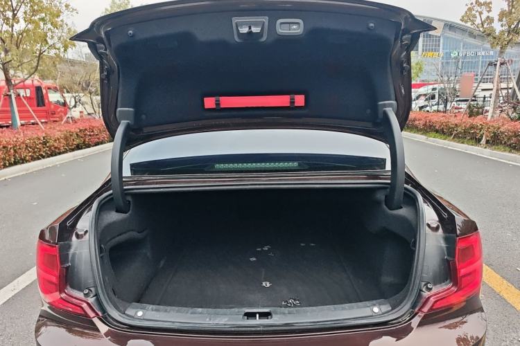 Used Volvo S90 2018 T5 Zhiyuan Edition Trunk
