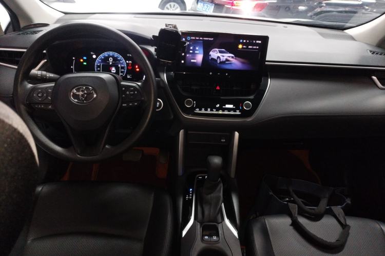 Used Toyota Corolla Cross 2023 2.0L Elite Edition Center Console