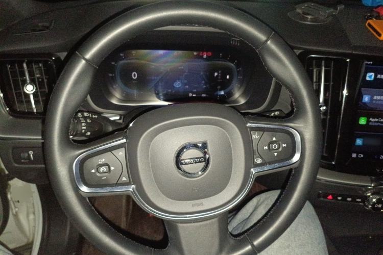 Used Volvo XC60 2022 B5 4x4 Zhiyi Luxury Edition