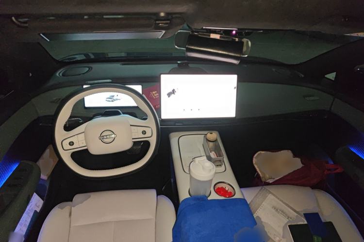 Used Nissan N7 2025 625 Max Center Console