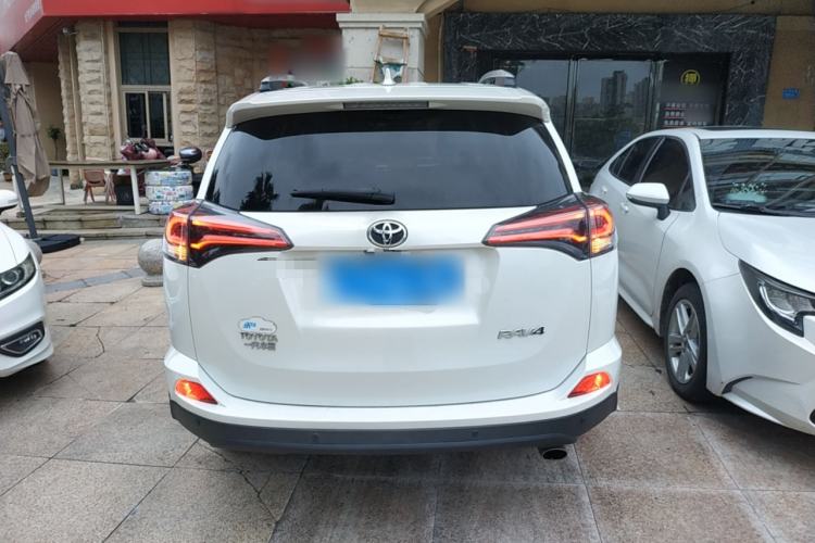 Used Toyota RAV4 2016 2.0L CVT Two-Wheel Drive Fashion Edition China V Standard