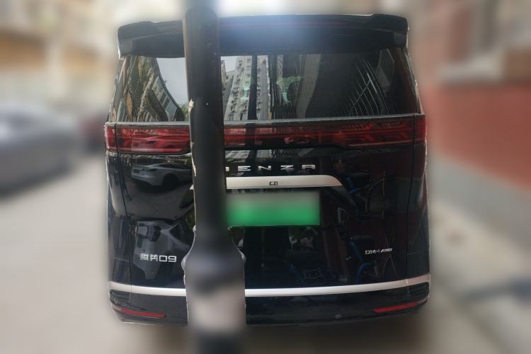 Used Denza D9 2024 DM-i 980 Four-Wheel Drive Prestige Model Rear