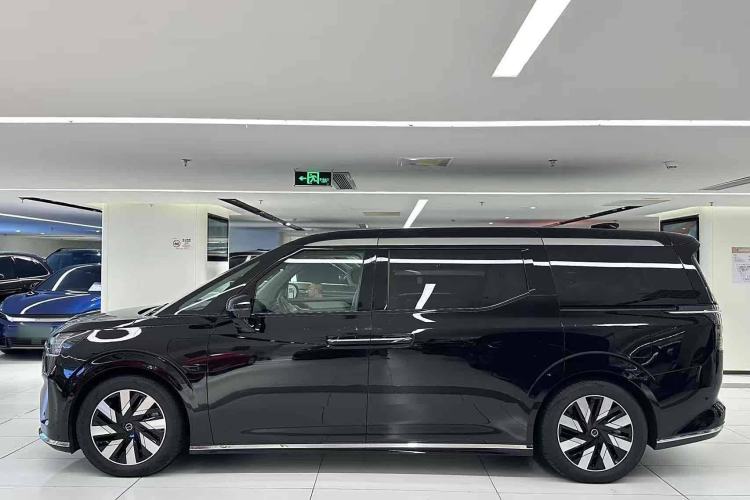 Used Volvo EM90 2025 Ultra Six-Seater