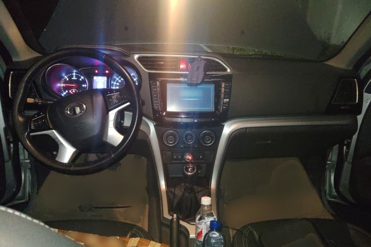 Used Great Wall Wingle 6 2014 2.0T Two-Wheel Drive Navigation Version 4D20B Interior 2